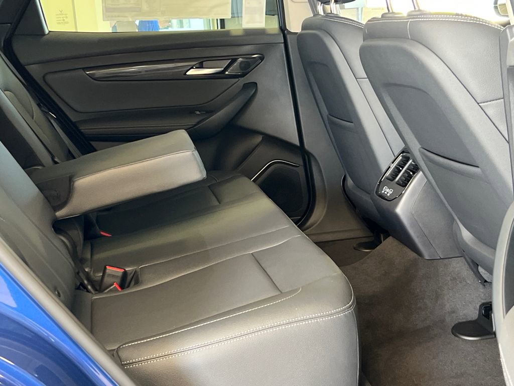 New 2025 VinFast VF 8 Eco image 12