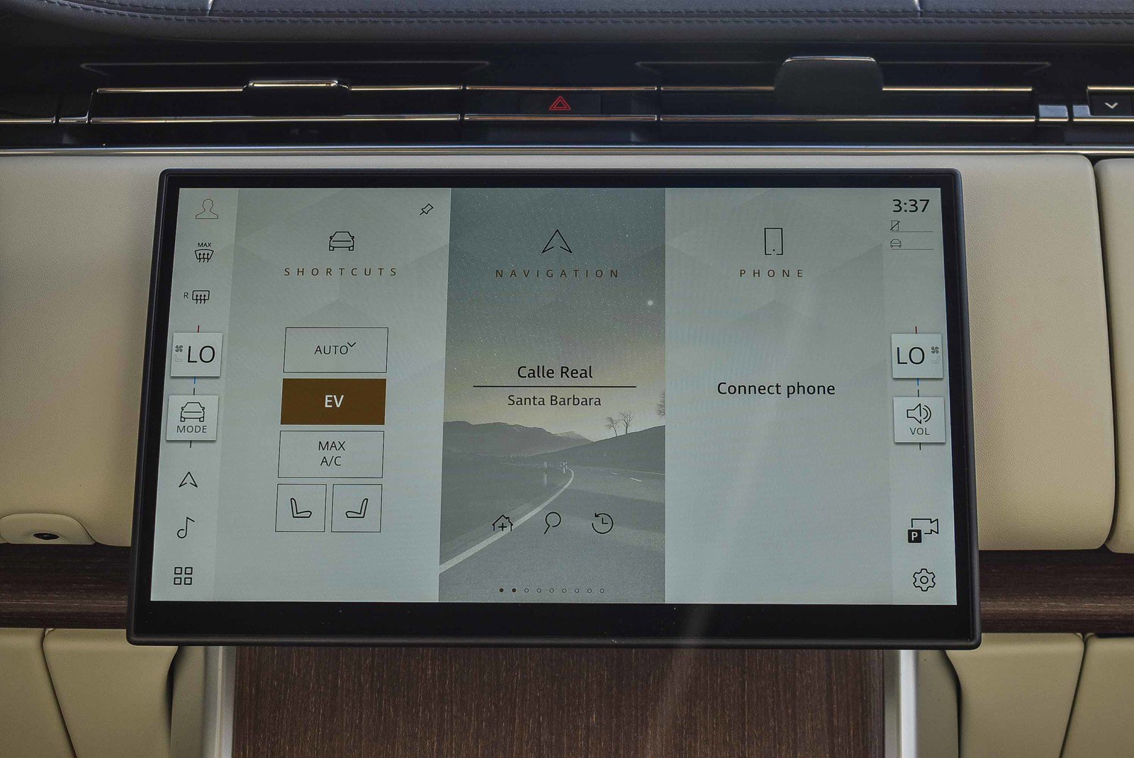 Certified 2025 Land Rover Range Rover SE image 15