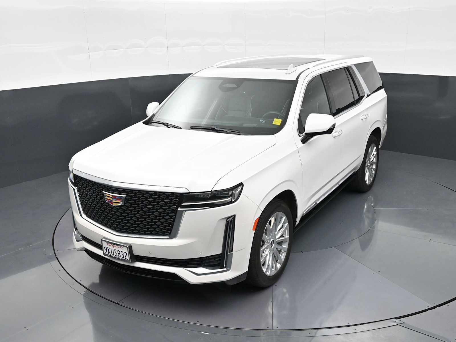 Used 2024 Cadillac Escalade Premium Luxury w/ Performance Package AWD/4WD image 18