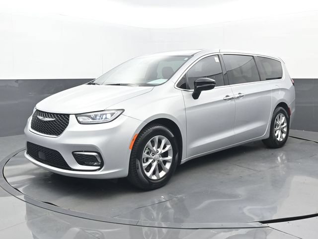 Used 2026 Chrysler Pacifica Limited FWD image 24