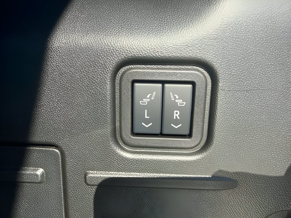 Used 2025 GMC Hummer EV 2X AWD/4WD image 31