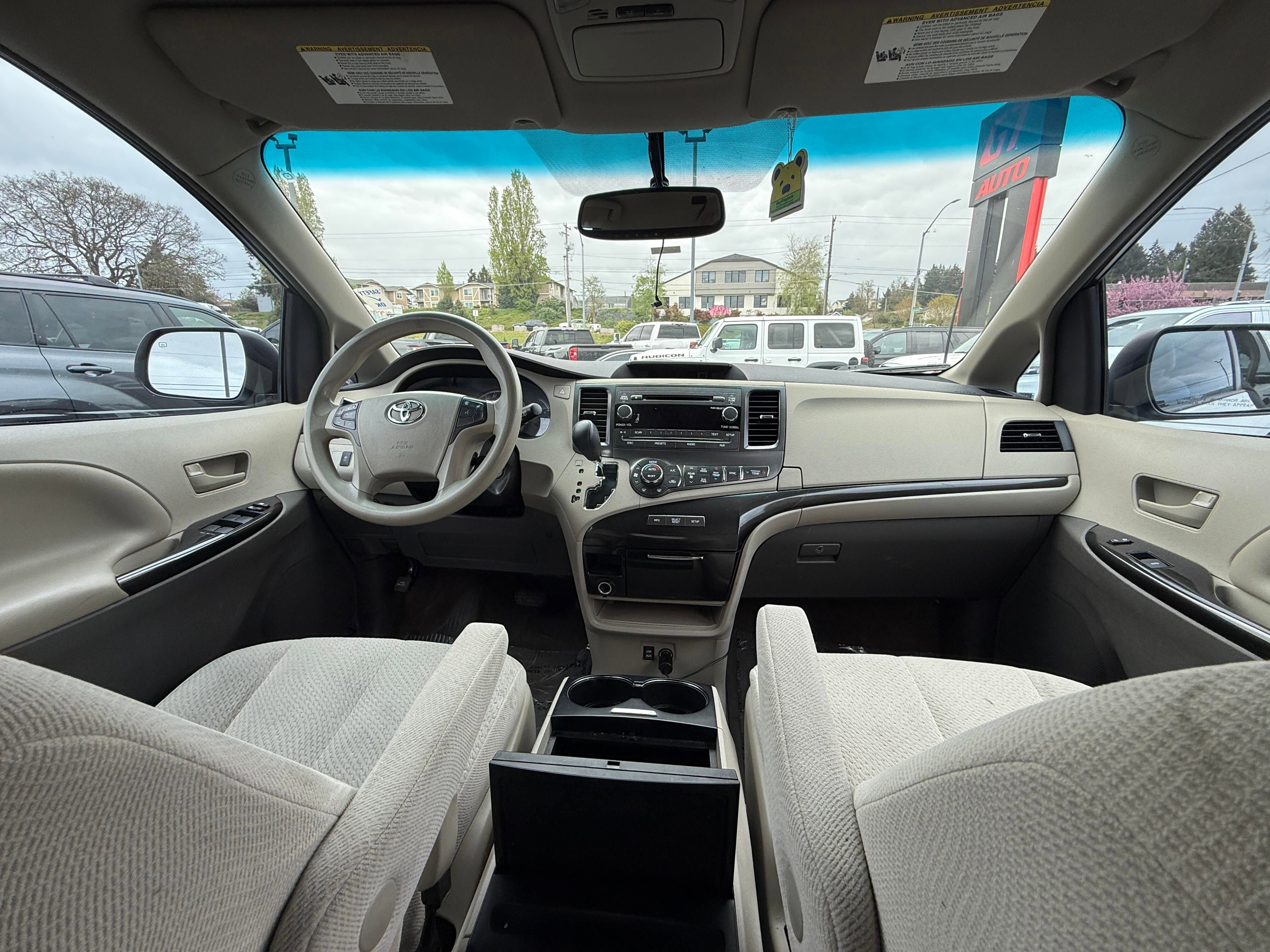 Used 2014 Toyota Sienna LE FWD image 9