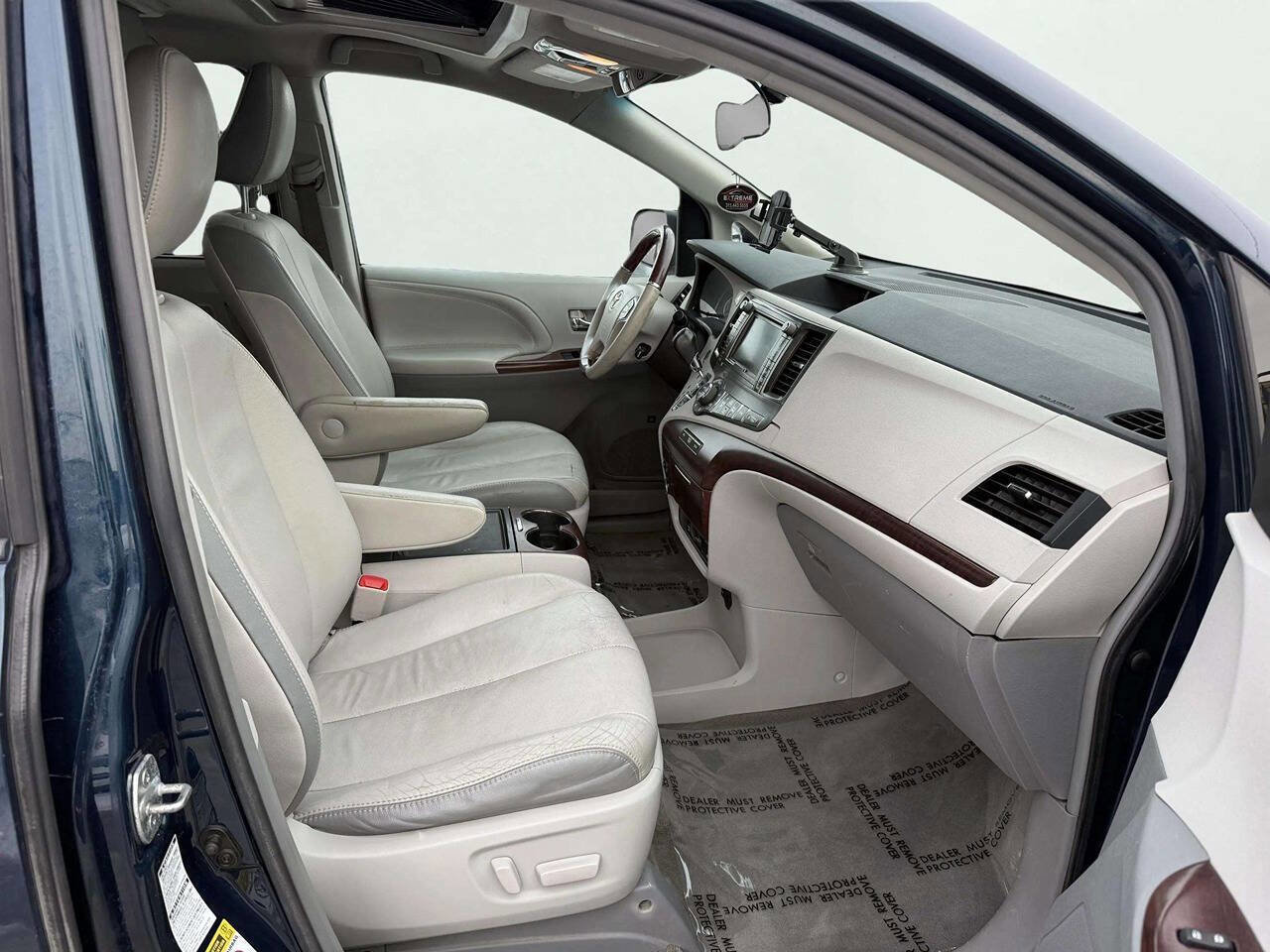 Used 2012 Toyota Sienna Limited image 12