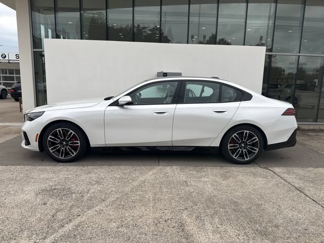 Used 2024 BMW 530i w/ Executive Package RWD image 2