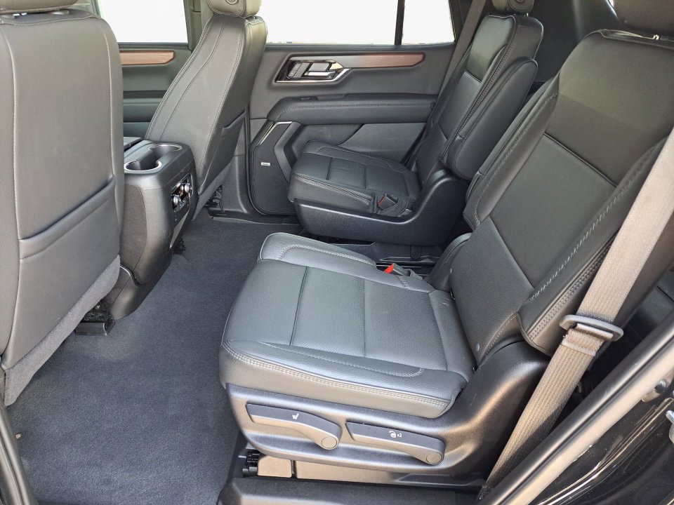 Used 2025 GMC Yukon Denali AWD/4WD image 12