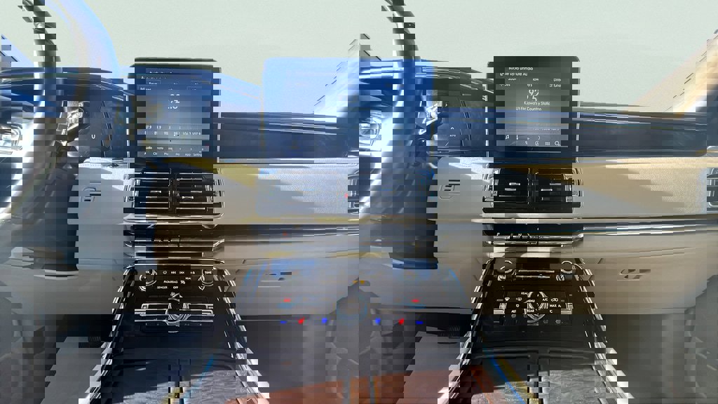 Used 2020 Lincoln Navigator Reserve w/ Luxury Package image 9