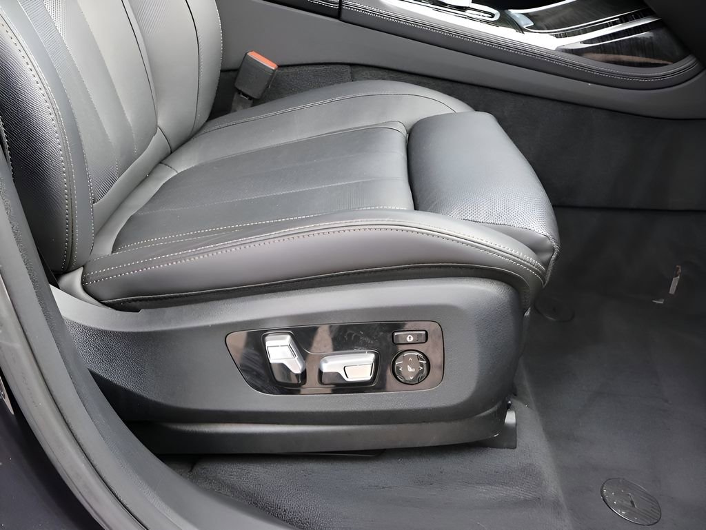 Used 2022 BMW X7 M50i w/ Dynamic Handling Package AWD/4WD image 12