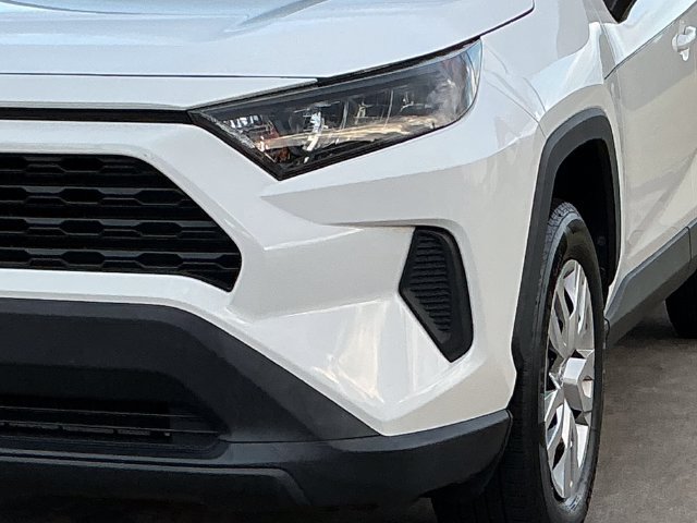 Used 2021 Toyota RAV4 LE FWD image 12
