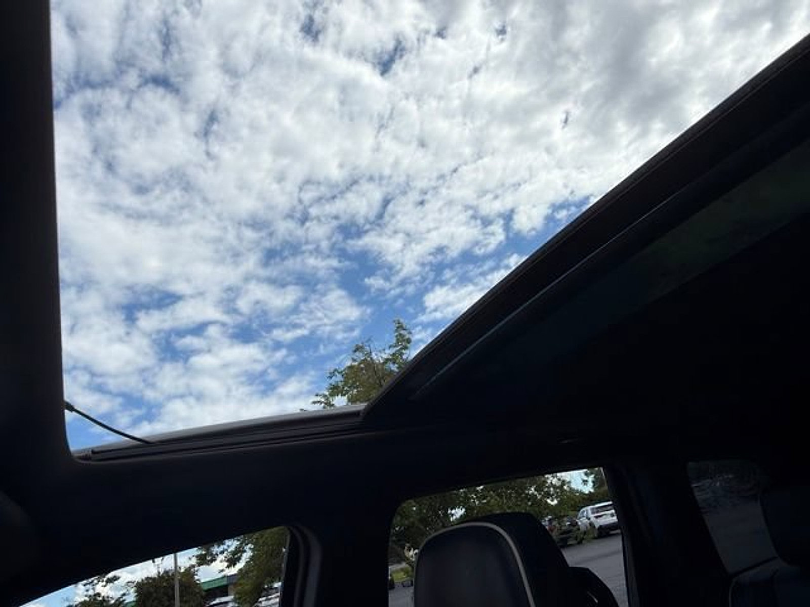 Used 2014 Jeep Grand Cherokee Overland AWD/4WD image 17