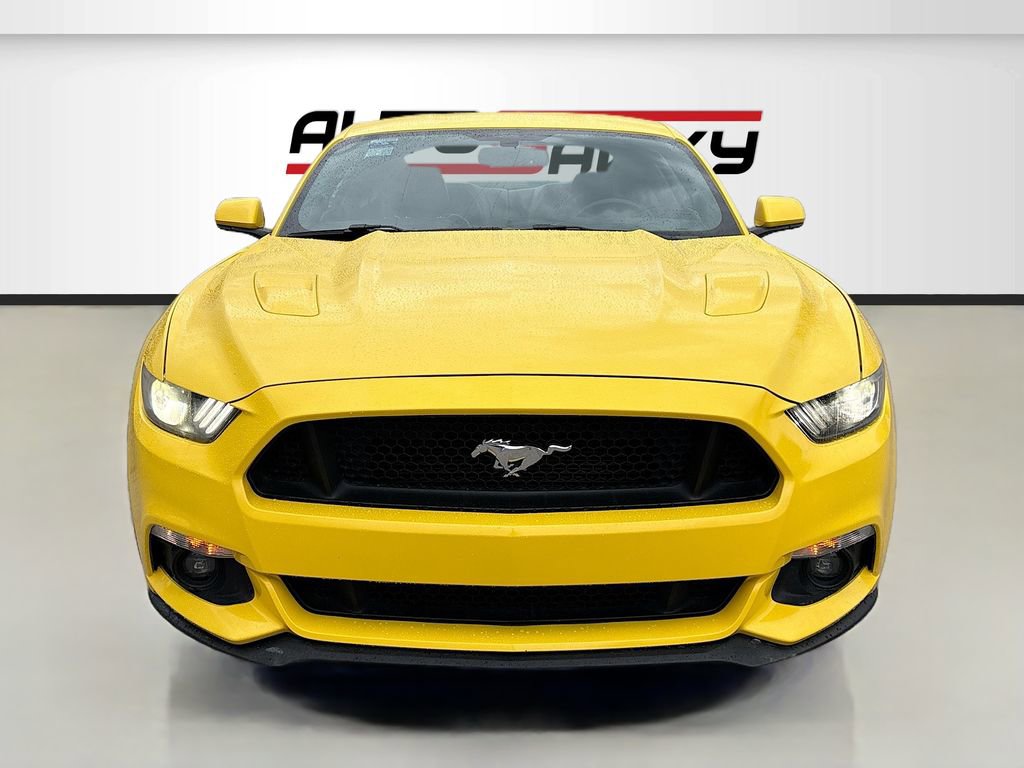 Used 2017 Ford Mustang GT RWD image 2