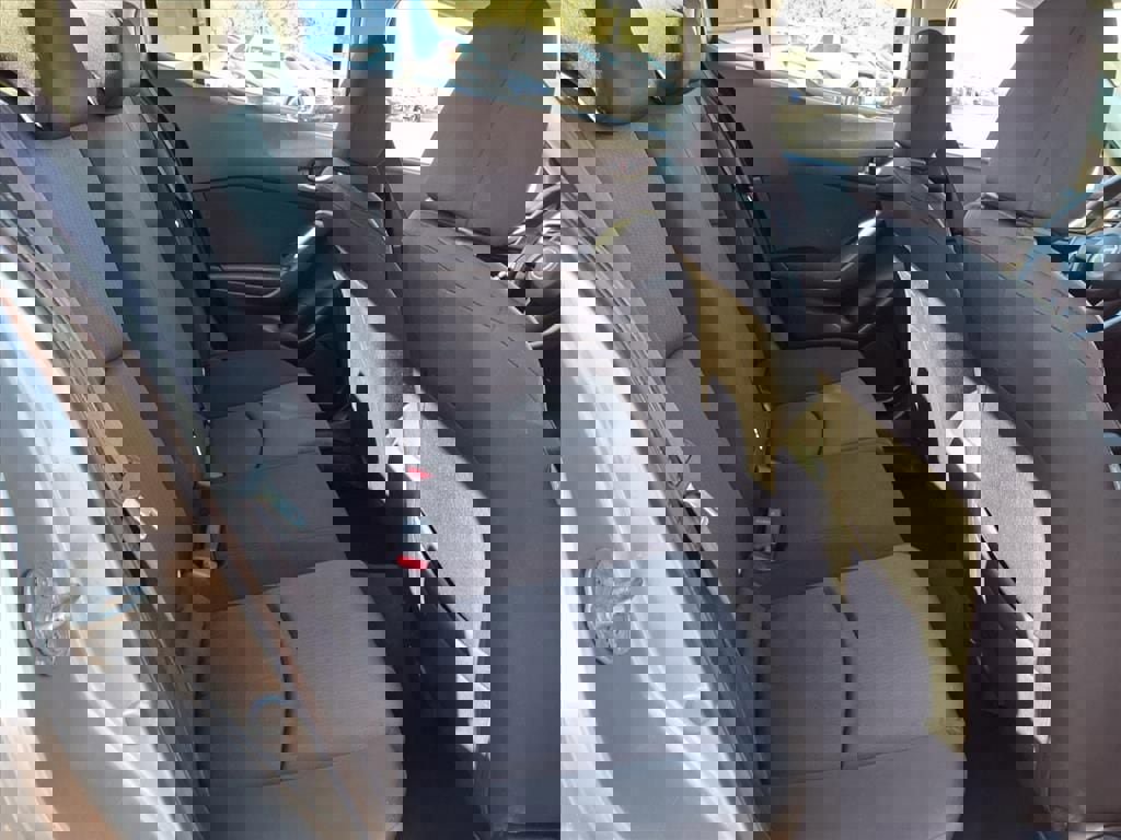 Used 2015 MAZDA MAZDA3 i SV image 20