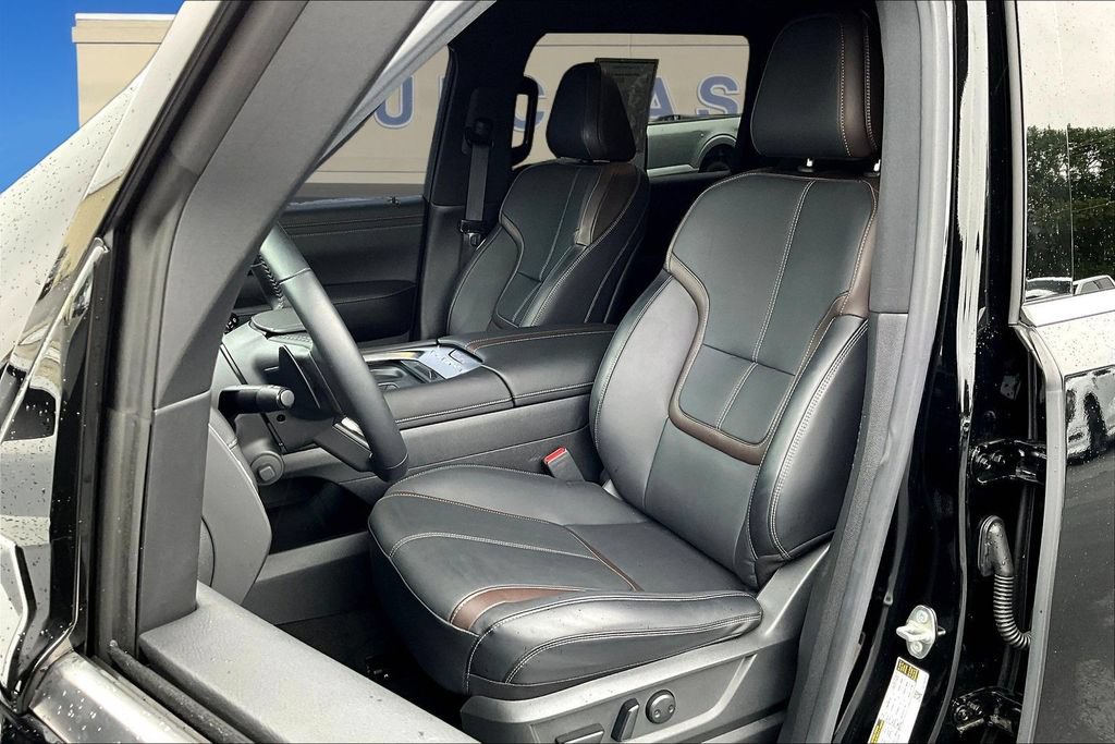 Used 2025 Nissan Armada SL w/ Captain's Chari Seat Package AWD/4WD image 23