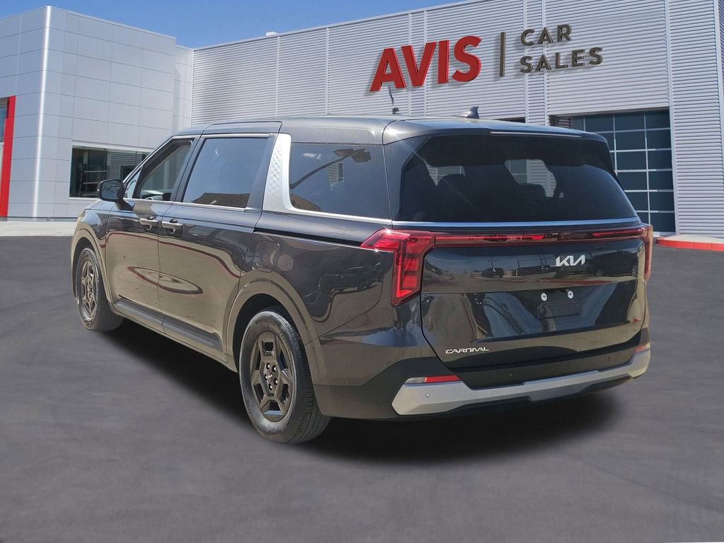 Used 2025 Kia Carnival image 3