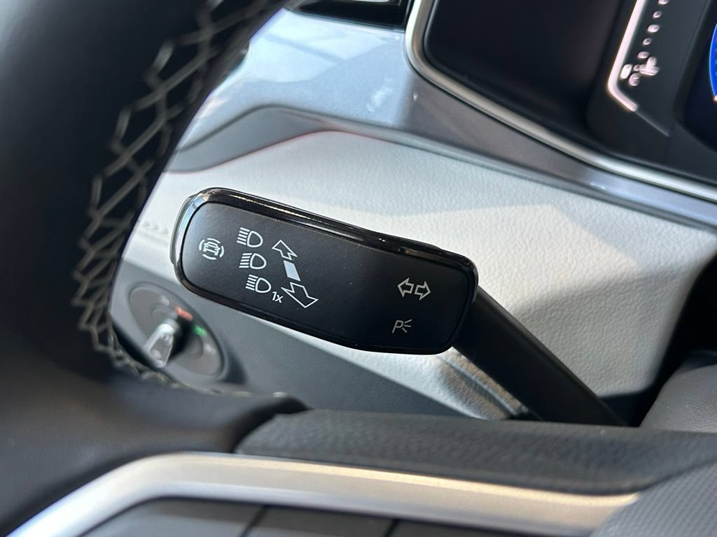New 2026 Volkswagen Taos SEL AWD/4WD image 17