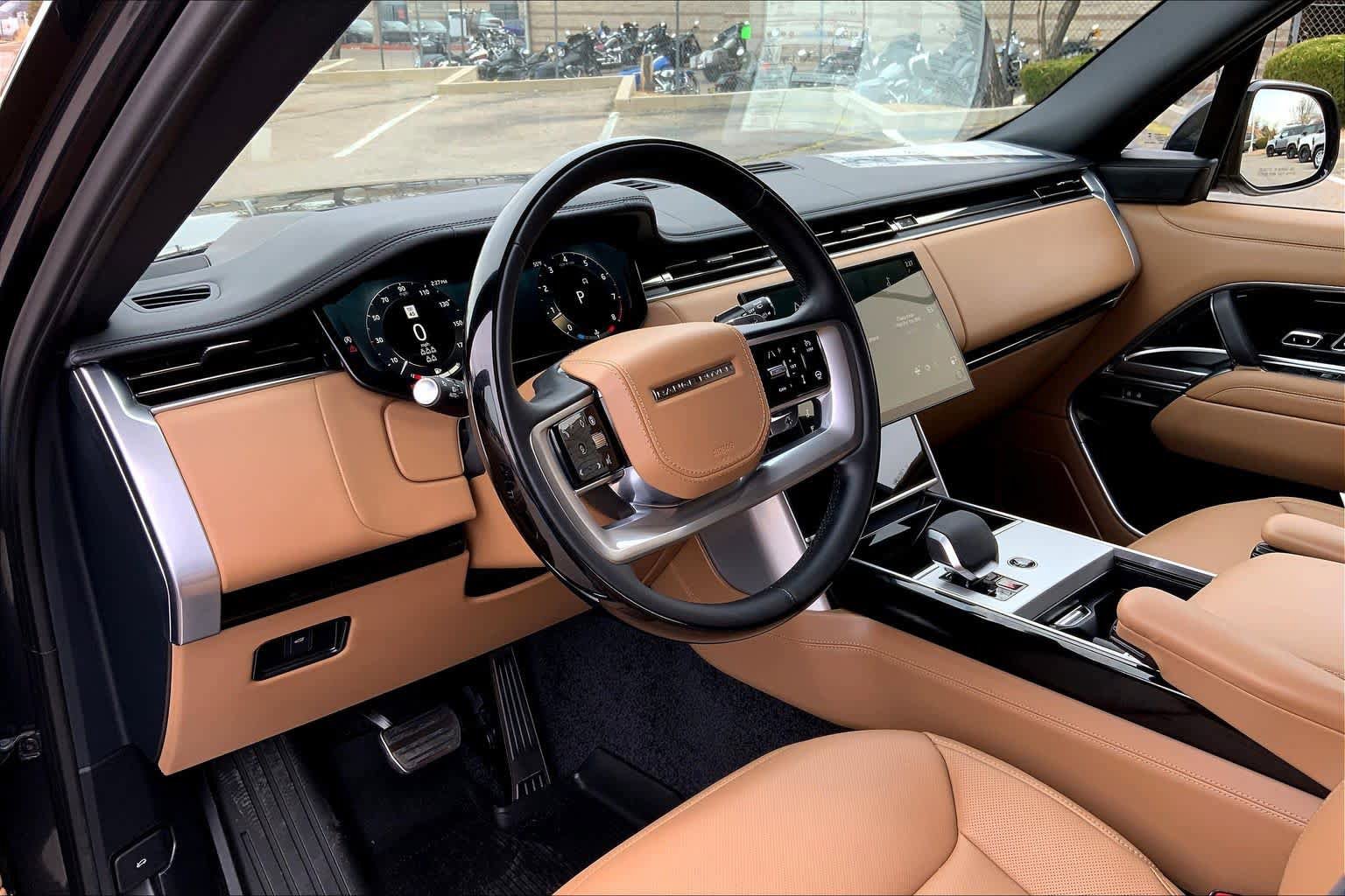 New 2025 Land Rover Range Rover Long Wheelbase SE image 8