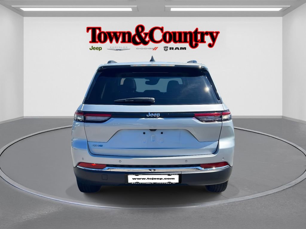 Used 2023 Jeep Grand Cherokee 4WD 4xe image 5