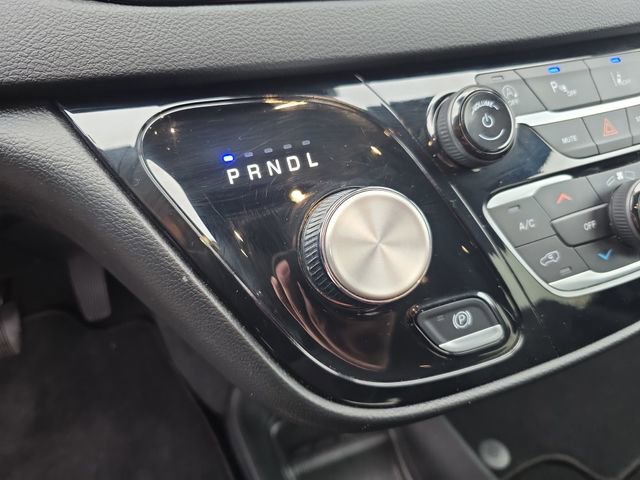 Used 2025 Chrysler Pacifica Select image 22