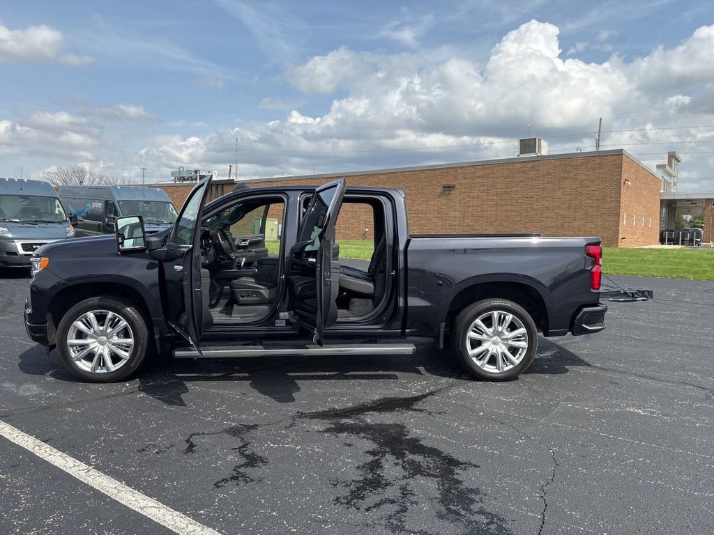 Used 2024 Chevrolet Silverado 1500 High Country w/ High Country Premium Package AWD/4WD image 13