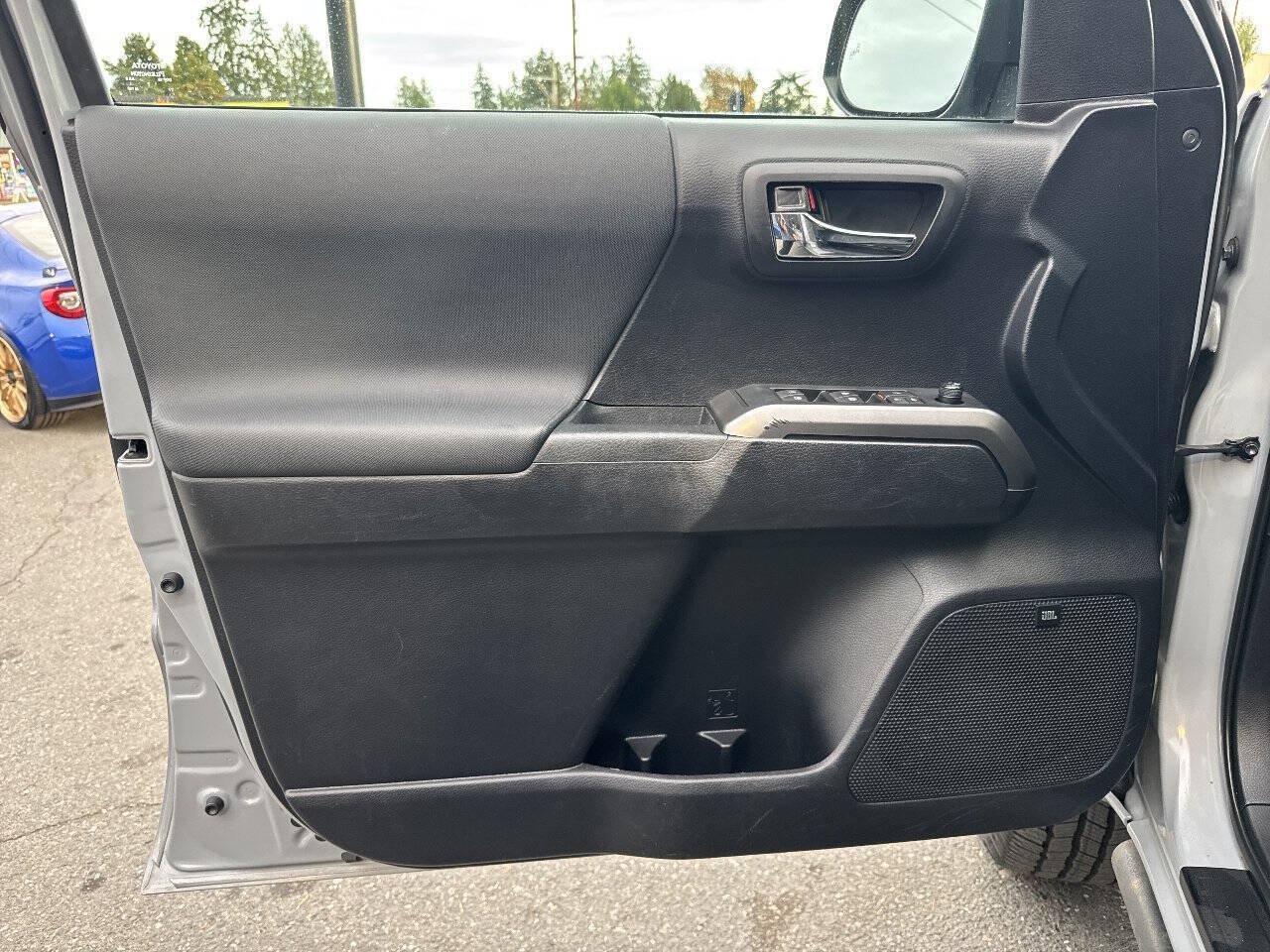 Used 2019 Toyota Tacoma TRD Sport AWD/4WD image 26