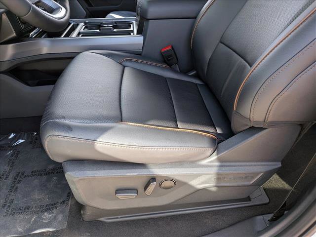 New 2026 Ford F250 Lariat w/ Black Appearance Package image 4