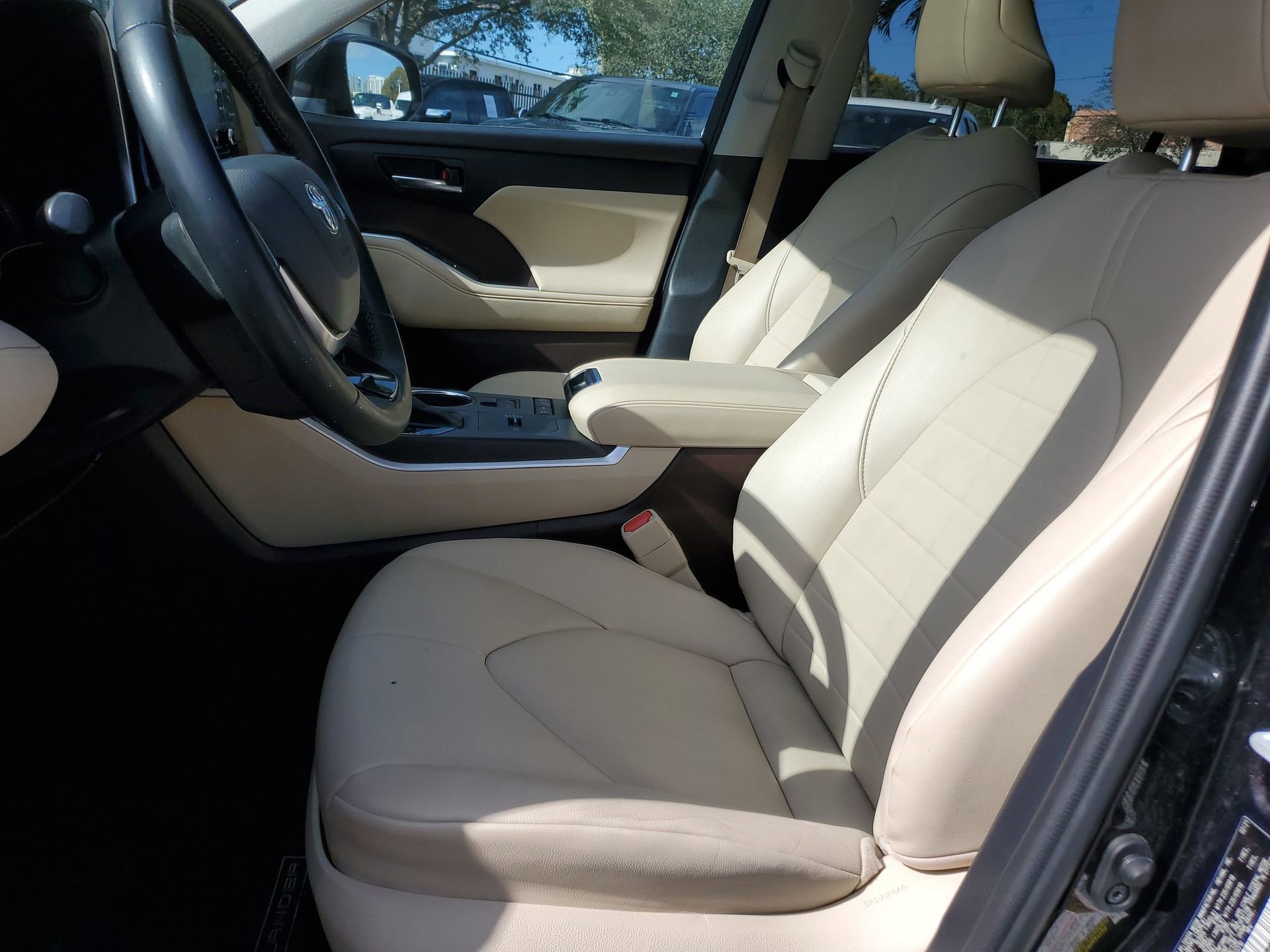 Used 2021 Toyota Highlander XLE image 21