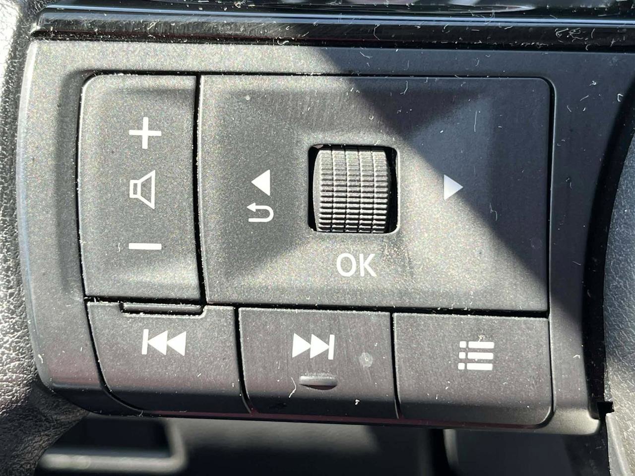 Used 2023 Nissan Rogue SV FWD image 22