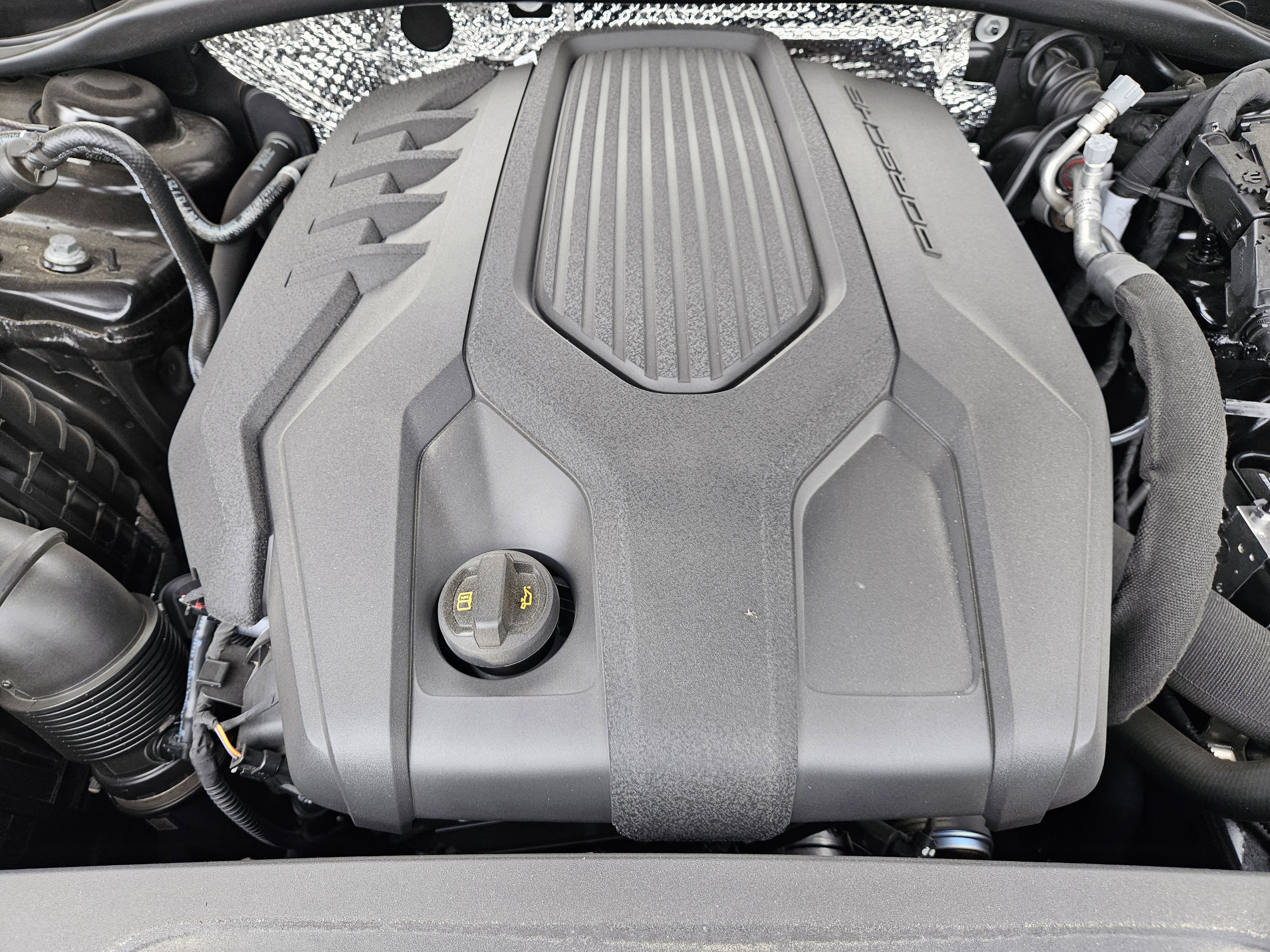 Certified 2025 Porsche Macan image 30