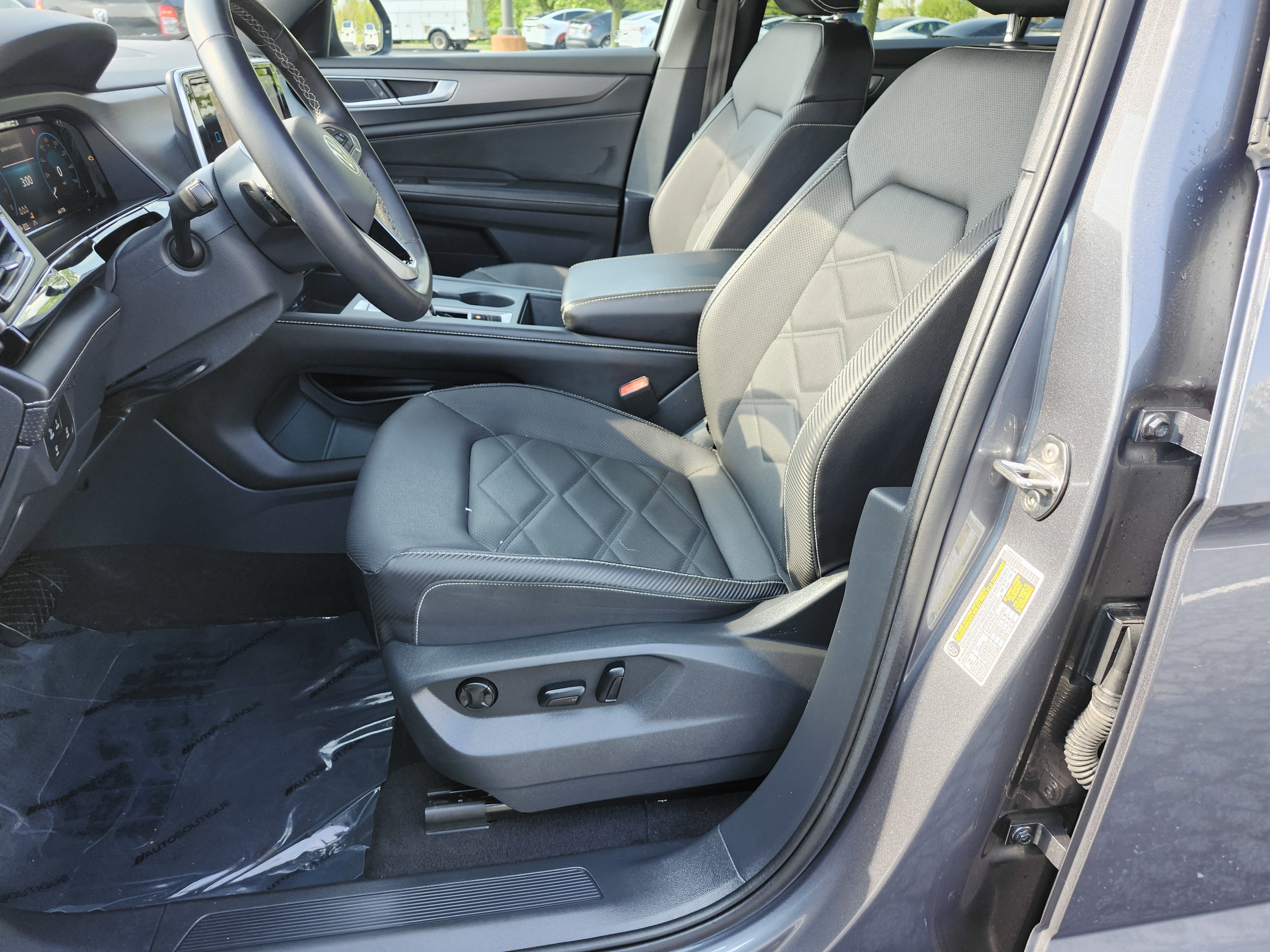 Used 2024 Volkswagen Atlas Cross Sport SE AWD/4WD image 24