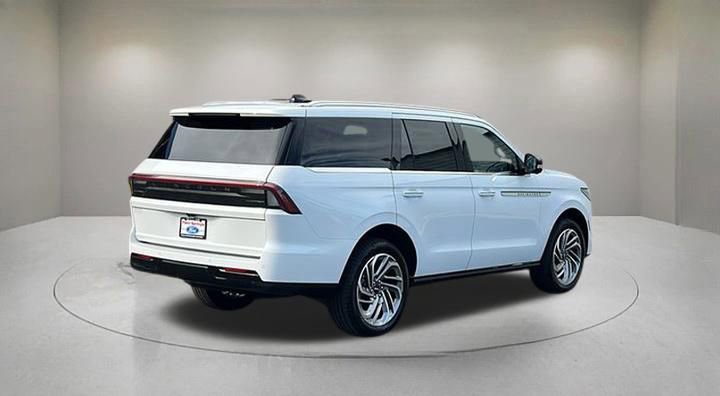 New 2026 Lincoln Navigator L Reserve image 4