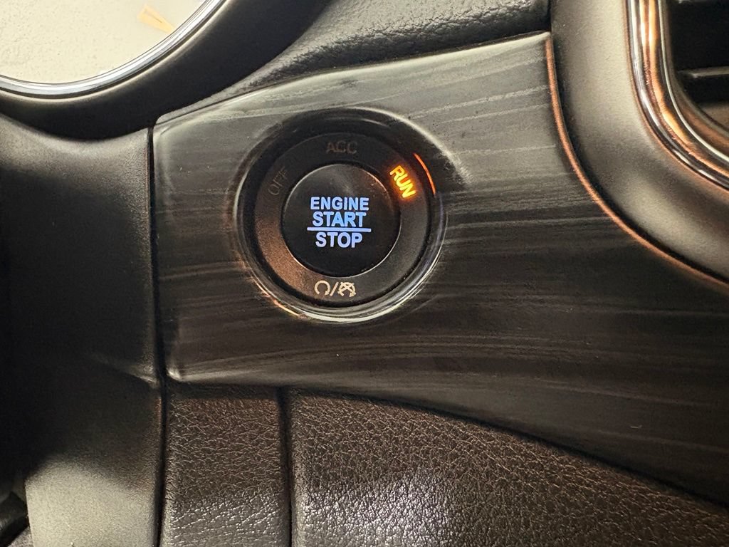 Used 2019 Jeep Grand Cherokee Laredo RWD image 32