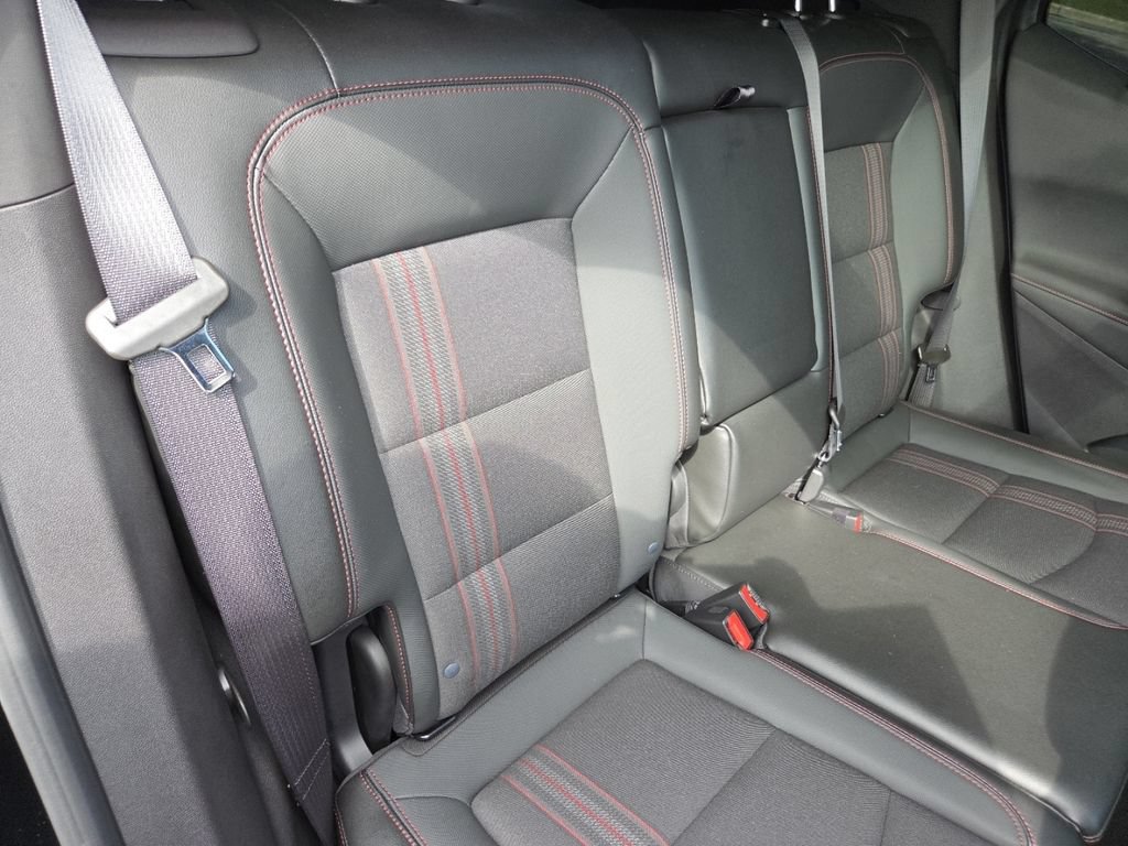 Used 2023 Chevrolet Equinox RS FWD image 28