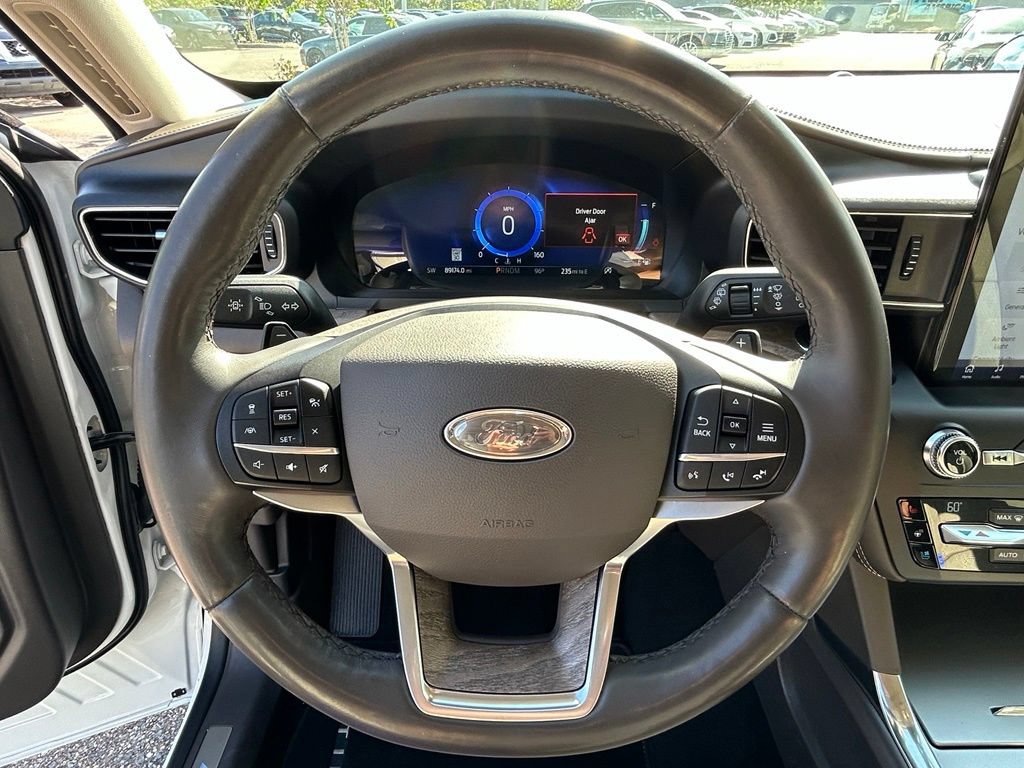 Used 2020 Ford Explorer Platinum w/ Premium Technology Package AWD/4WD image 23