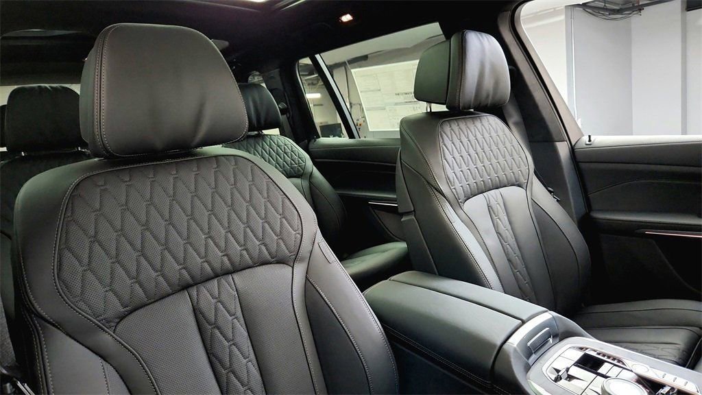 New 2026 BMW X7 M60i image 26