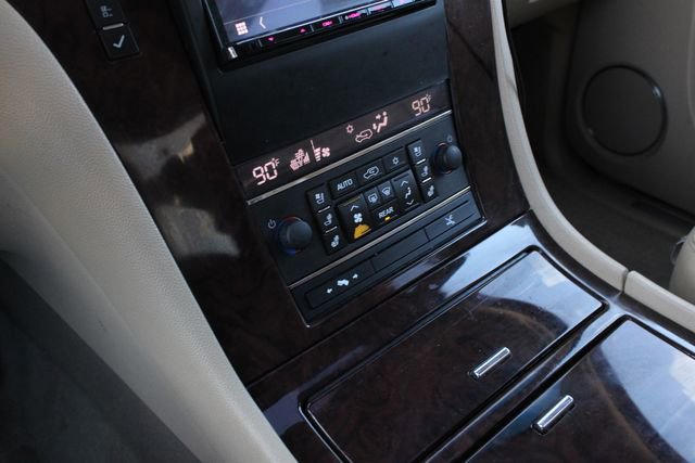 Used 2013 Cadillac Escalade Premium image 16