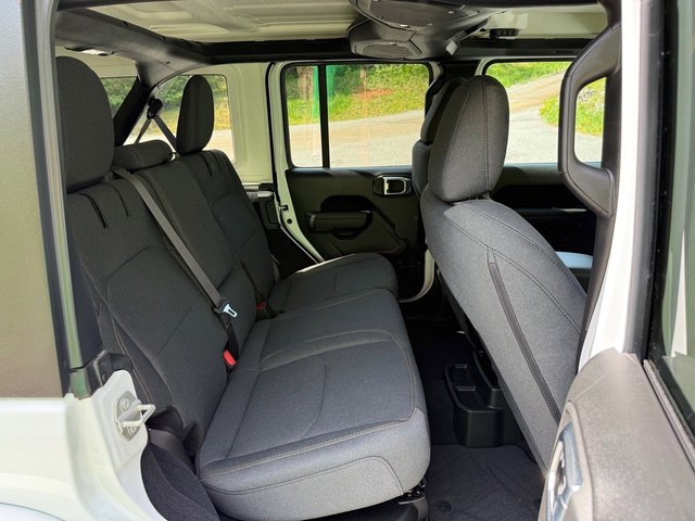 Used 2024 Jeep Wrangler Unlimited w/ Dual Top Group image 17