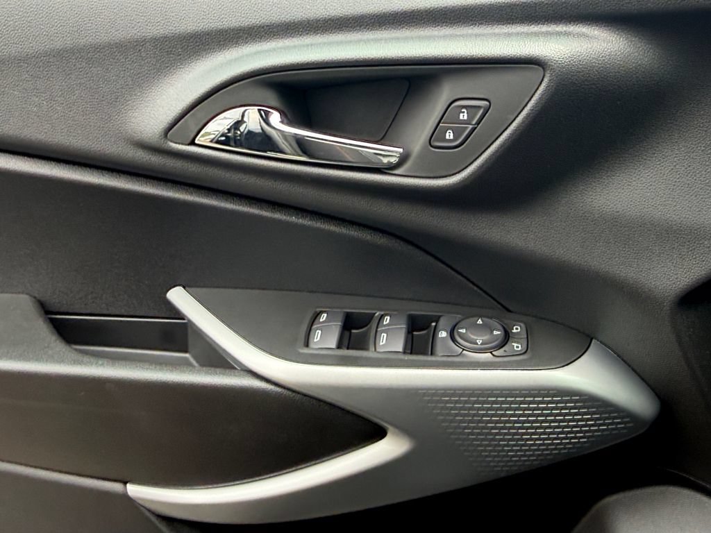 New 2026 Chevrolet Trax RS w/ Sunroof Package FWD image 11
