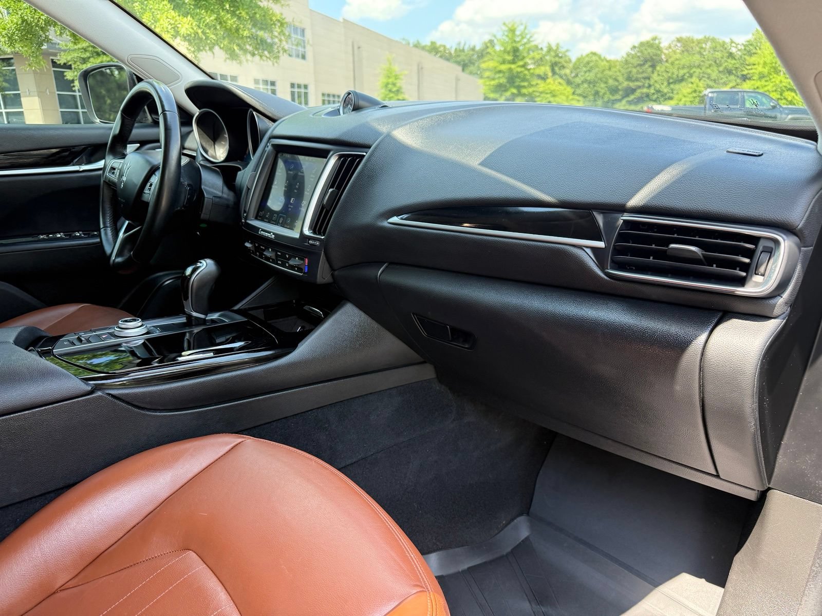 Used 2017 Maserati Levante AWD/4WD image 24