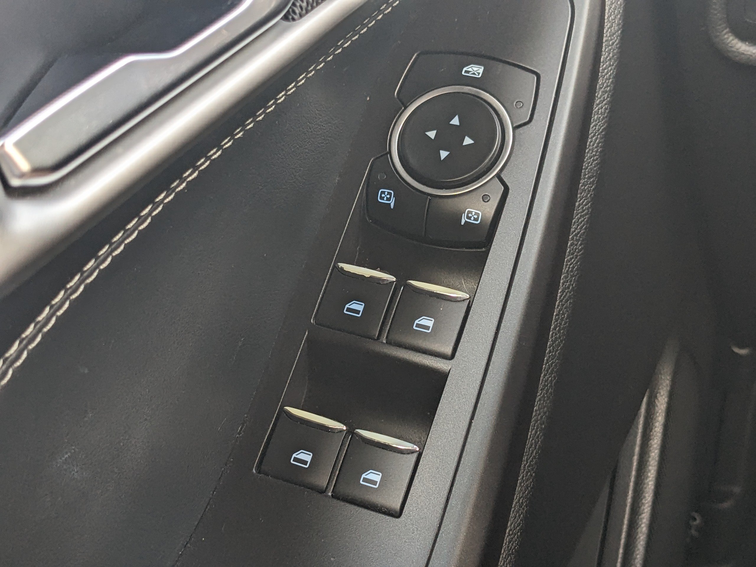 Used 2020 Ford Explorer XLT w/ Equipment Group 202A RWD image 18
