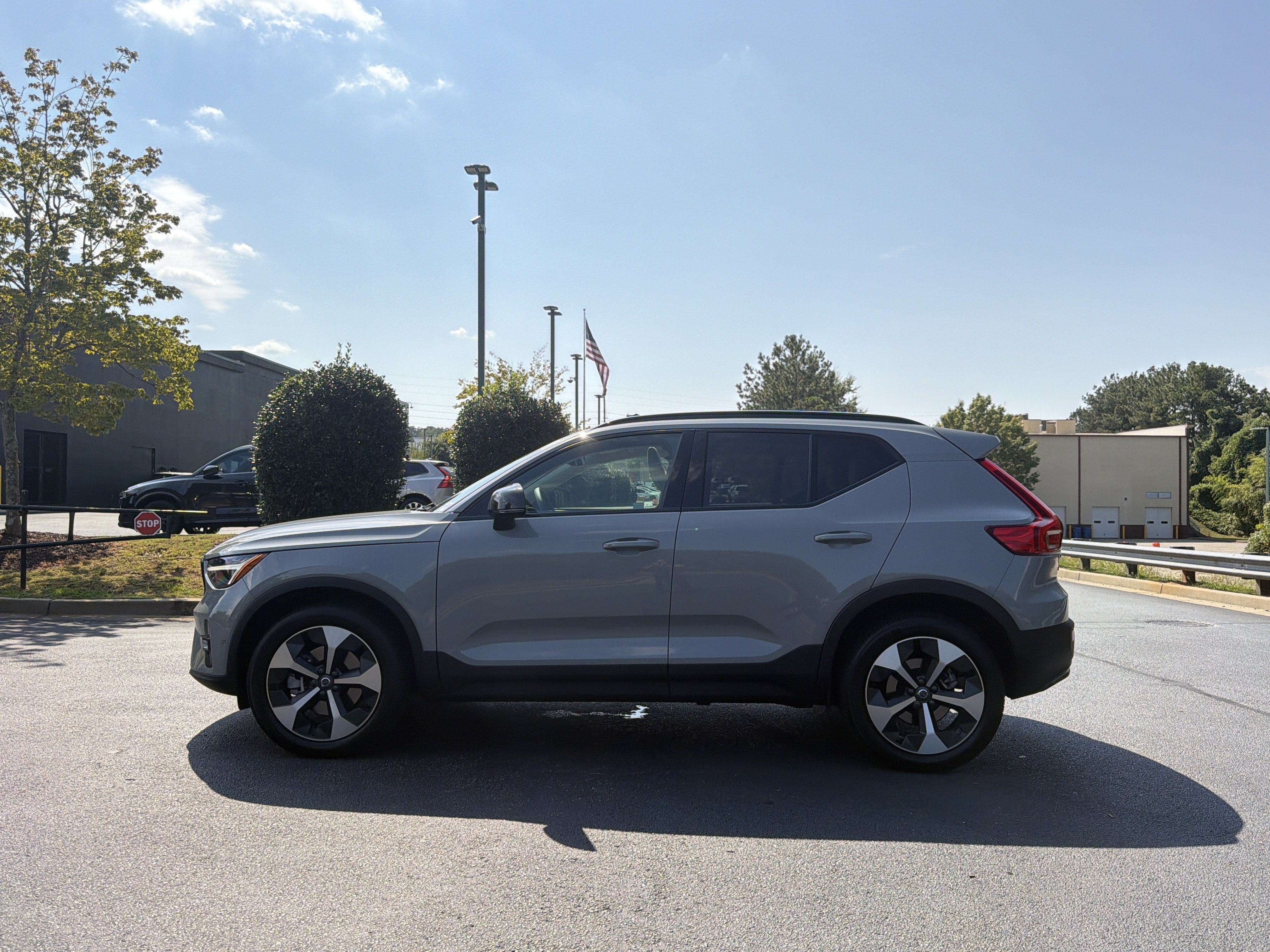 Used 2025 Volvo XC40 B5 Plus w/ Protection Package Premier AWD/4WD image 14