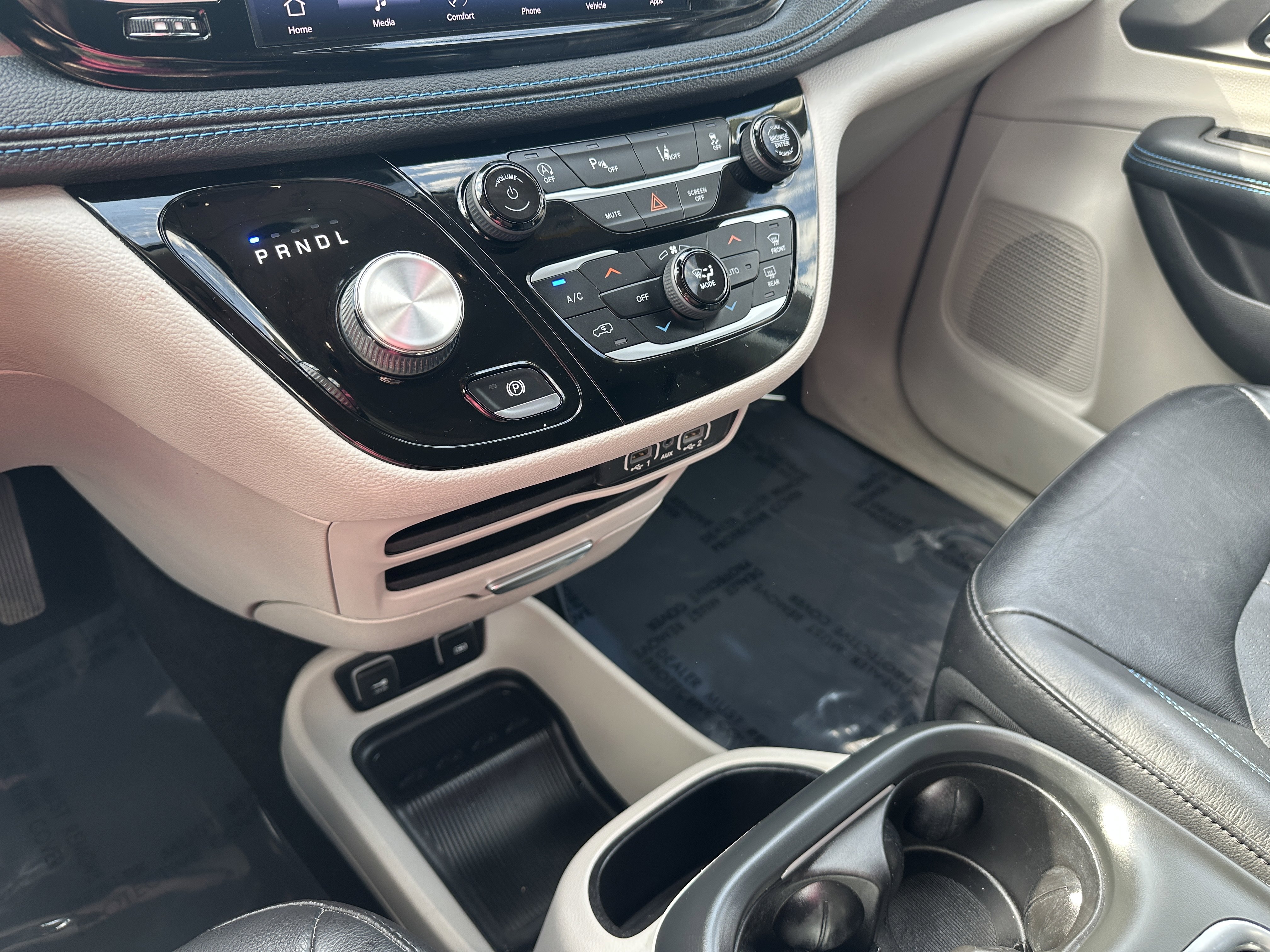 Used 2021 Chrysler Pacifica Touring-L image 14