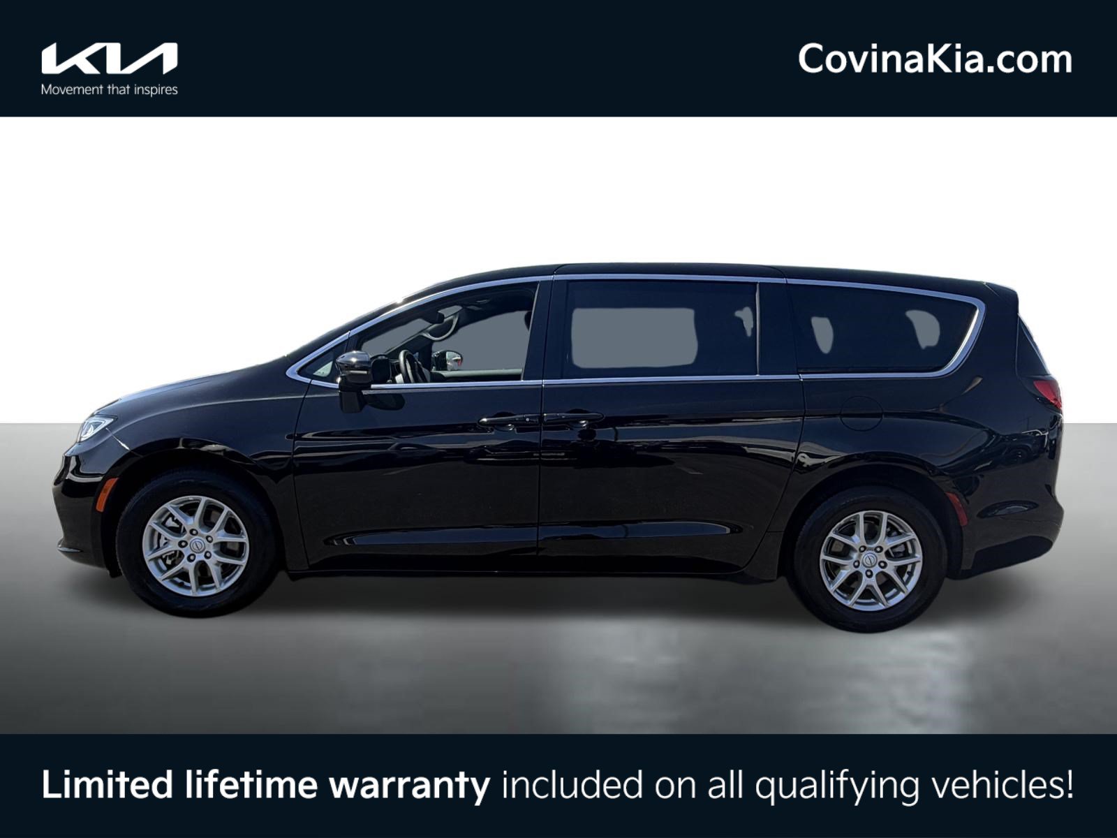 Used 2025 Chrysler Pacifica Select FWD image 5