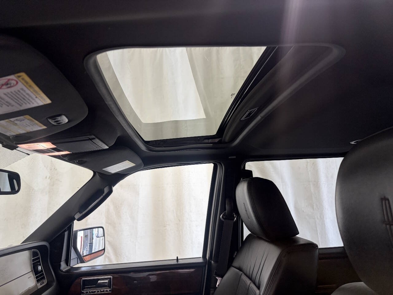 Used 2014 Lincoln Navigator L 4WD image 15