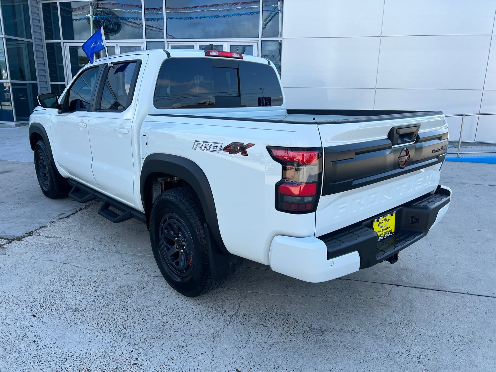 Used 2025 Nissan Frontier PRO-4X AWD/4WD image 5