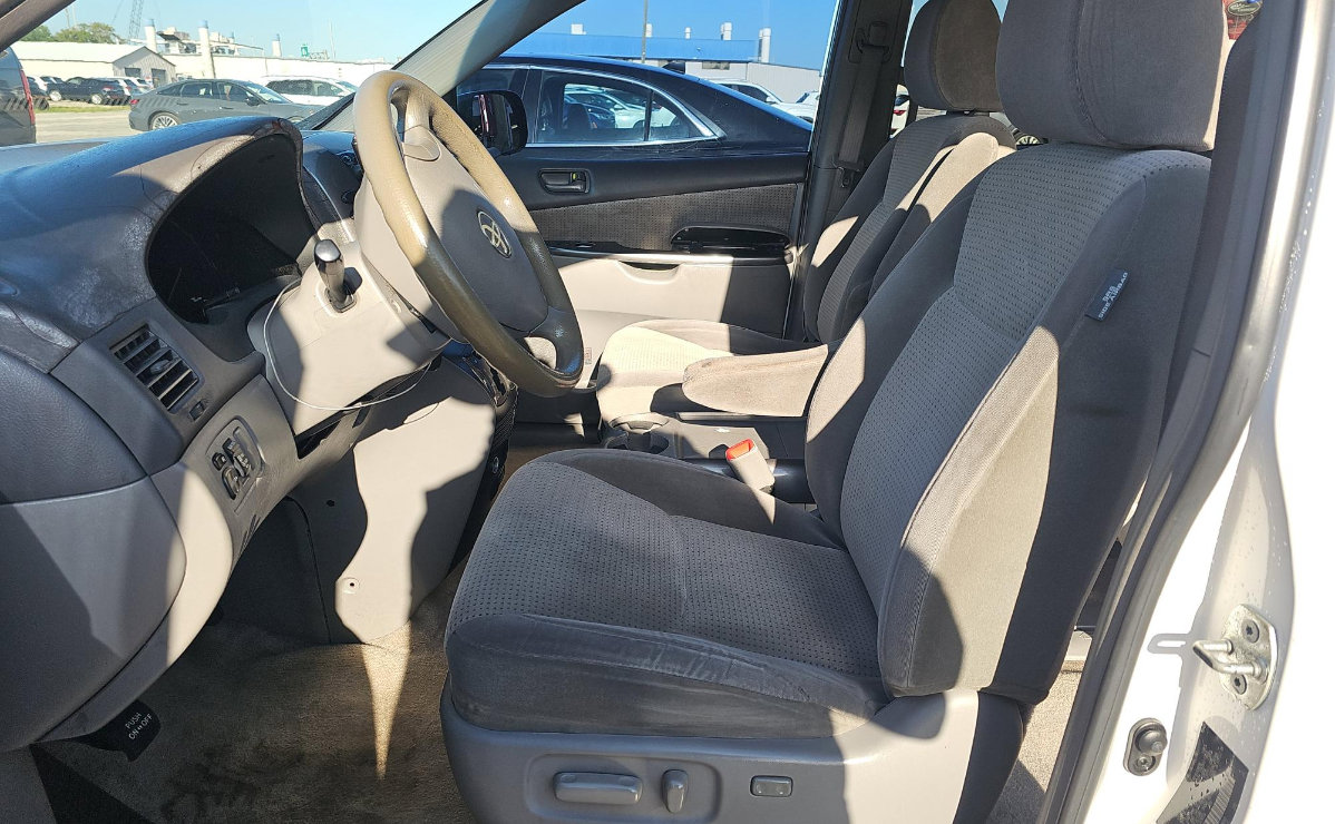 Used 2010 Toyota Sienna CE FWD image 7