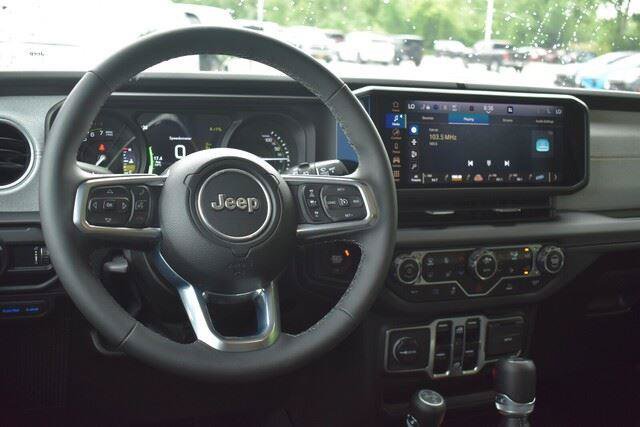 Used 2025 Jeep Wrangler Sahara 4xe AWD/4WD image 24