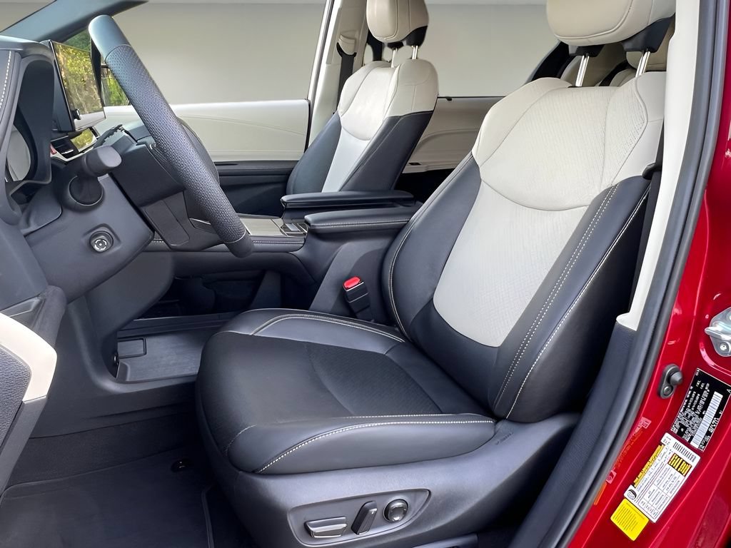 Certified 2026 Toyota Sienna Limited FWD image 13