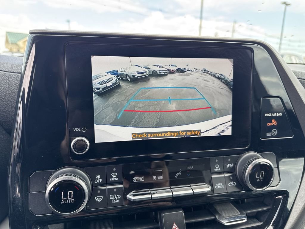 Used 2023 Toyota Highlander LE image 17