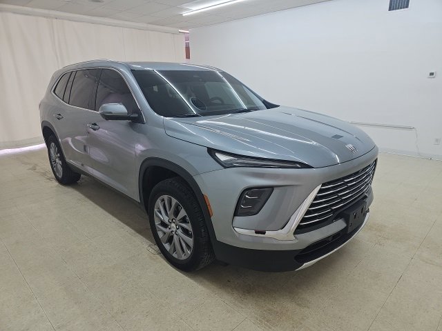 Used 2025 Buick Enclave Preferred image 15