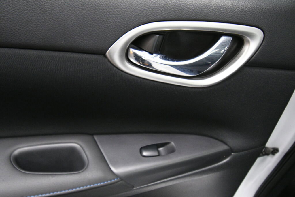 Used 2018 Nissan Sentra SR w/ Technology Package image 21