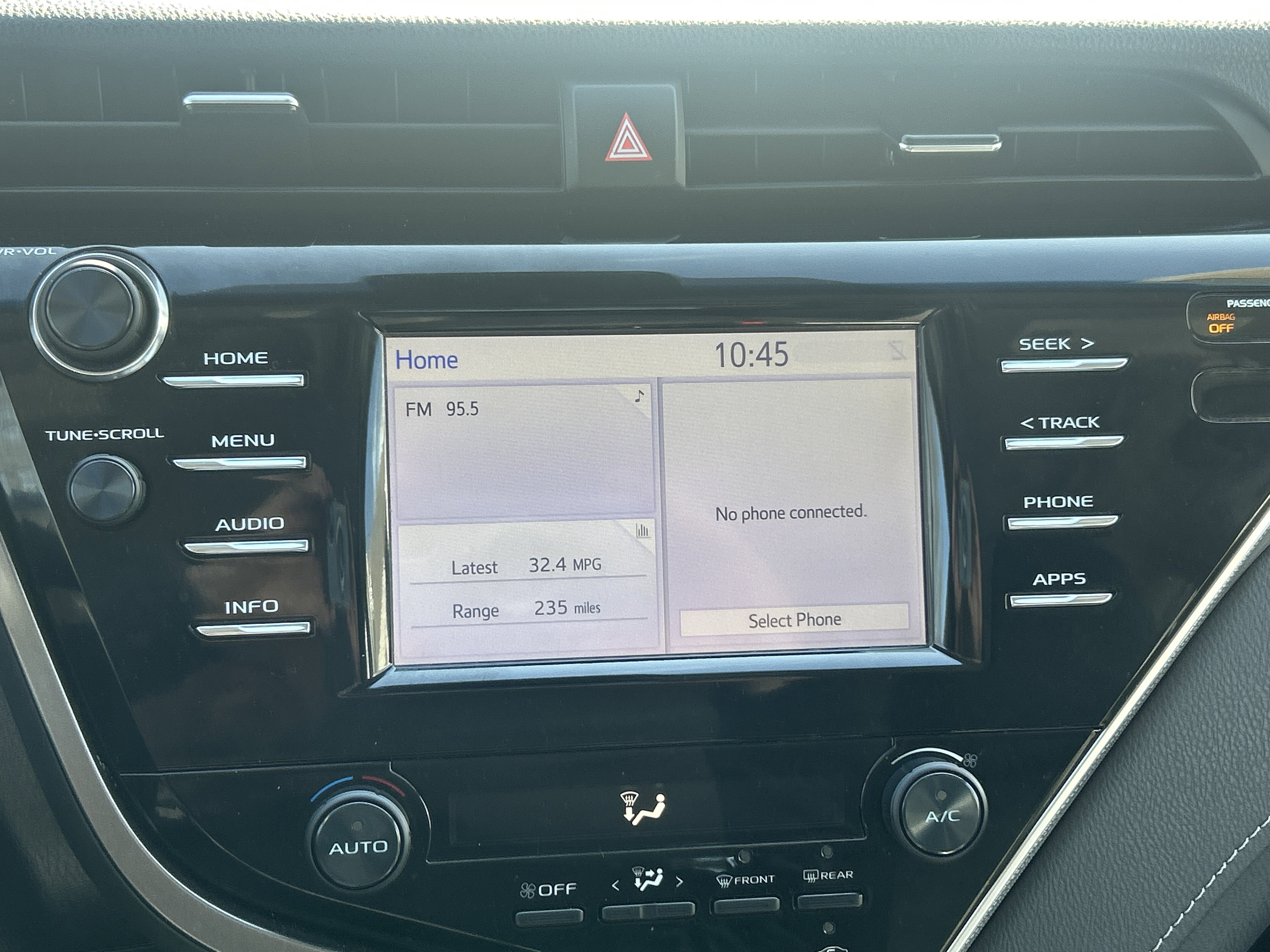 Used 2018 Toyota Camry SE w/ Moonroof Package image 25